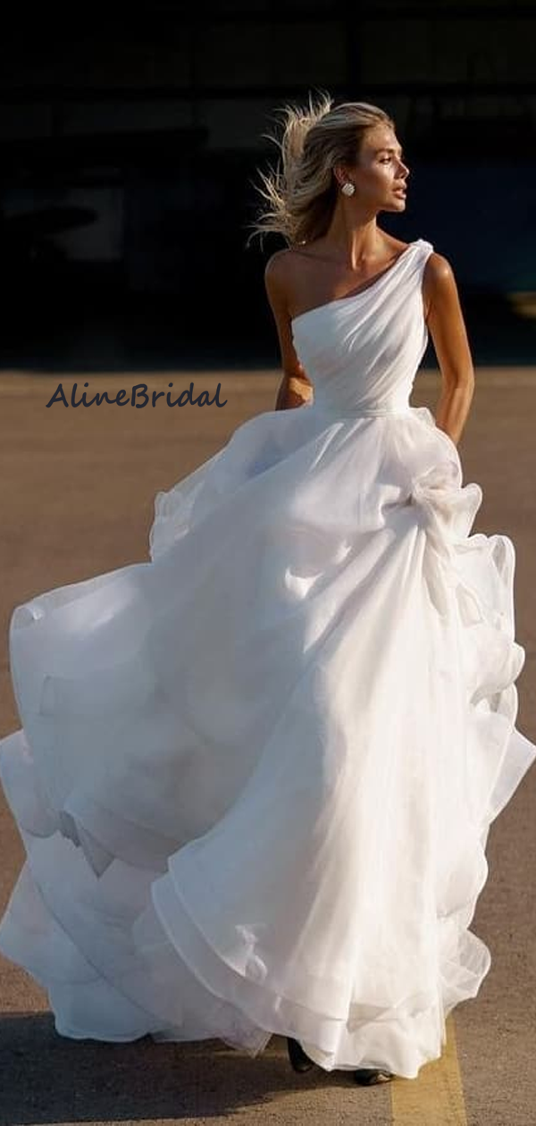 vera wang one shoulder organza dress Preselling- White by Vera Wang one shoulder Oraganza Dress -size 2