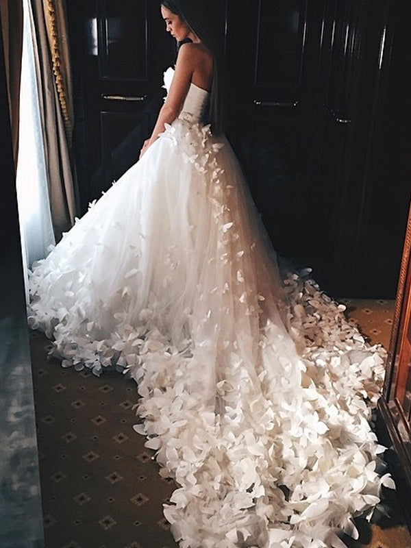 butterfly wedding dress Gorgeous 3D Applique Strapless A-Line Tulle Dress, A – AlineBridal while the flounce short Color:Ash Buy Women's Dresses White color:ecru/off-white