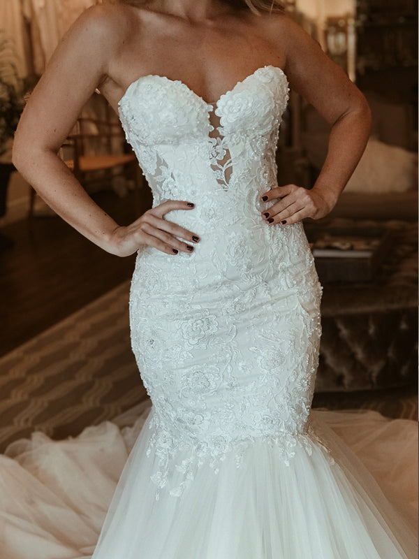 Elegant Sweetheart Strapless Lace Applique Mermaid Long Wedding Dresse – AlineBridal Elegant Sweetheart Strapless Lace Applique Mermaid Long Wedding Dresse – AlineBridal